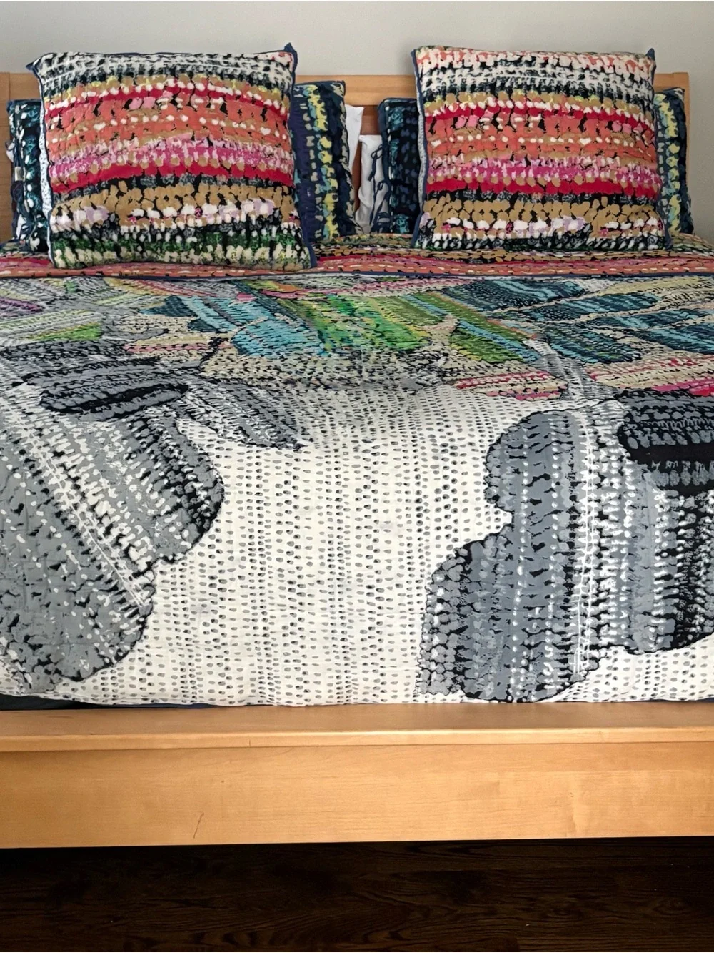 Gila King Quilt with Coordinating Shams - Picture 2 of 4
